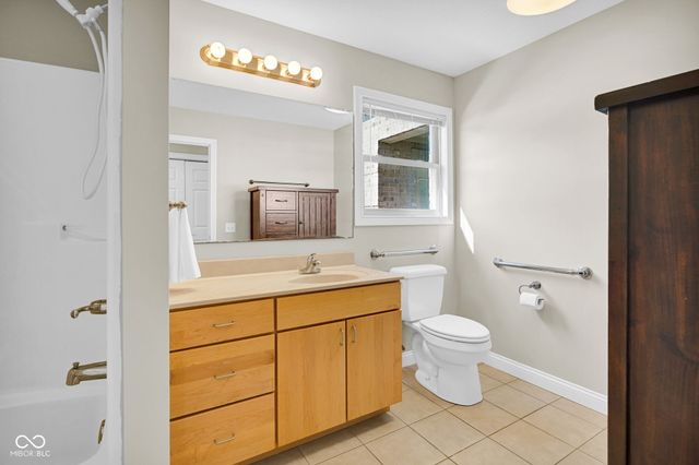 2202 Peartree Ct, Columbus, IN 47201