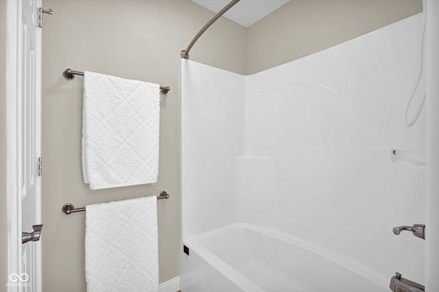 2202 Peartree Ct, Columbus, IN 47201