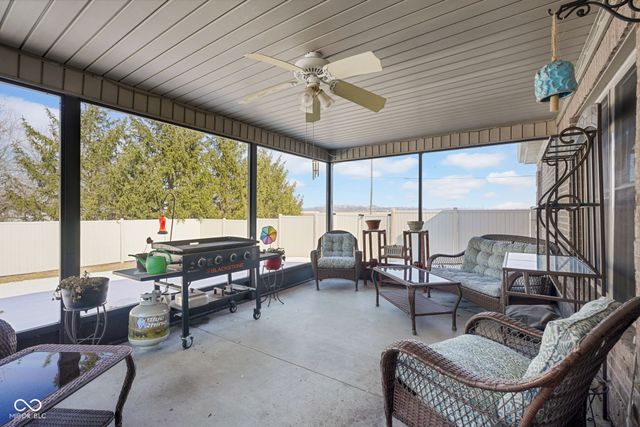 2202 Peartree Ct, Columbus, IN 47201