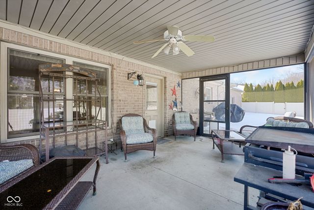 2202 Peartree Ct, Columbus, IN 47201