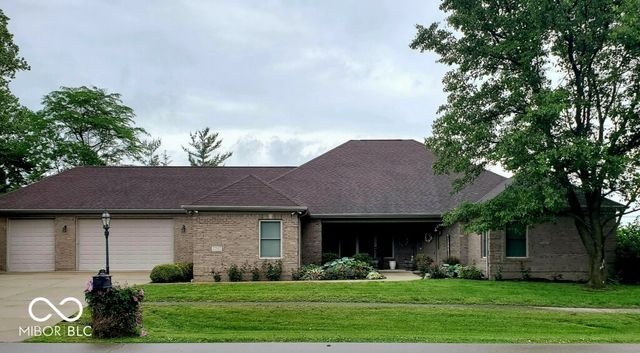 2202 Peartree Ct, Columbus, IN 47201