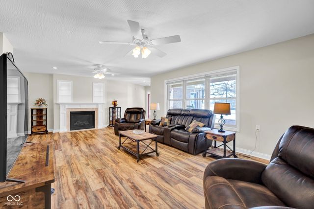 2202 Peartree Ct, Columbus, IN 47201