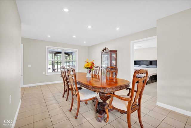 2202 Peartree Ct, Columbus, IN 47201