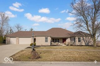 2202 Peartree Ct, Columbus, IN 47201