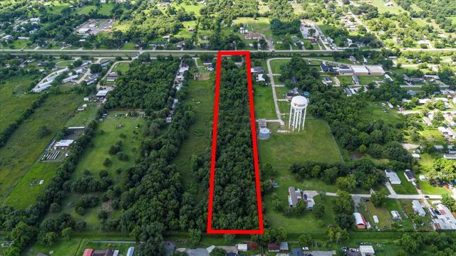 1102 N Battlebell Road, Highlands, TX 77562