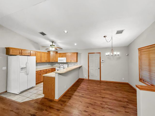 424 S Leonine Rd, Wichita, KS 67213