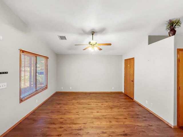 424 S Leonine Rd, Wichita, KS 67213