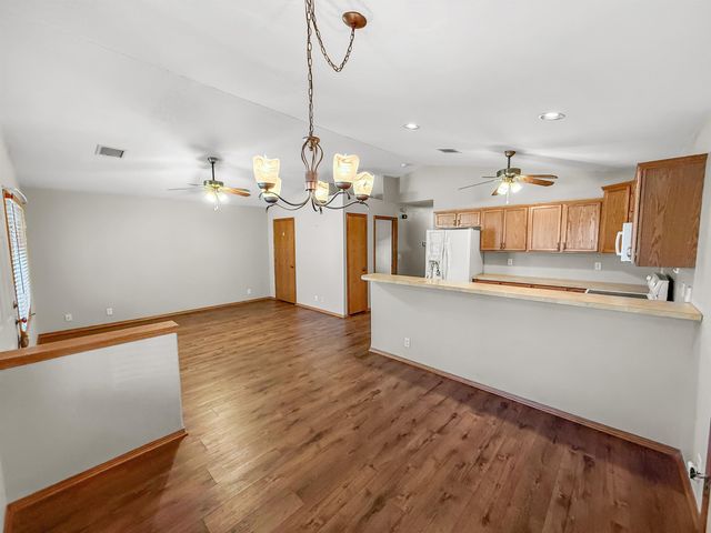 424 S Leonine Rd, Wichita, KS 67213