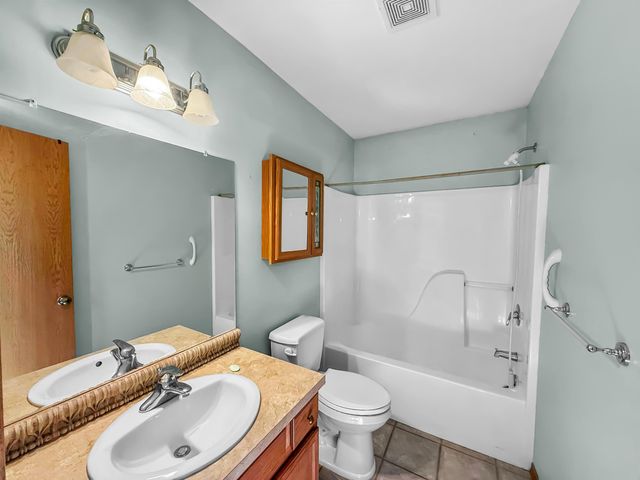 424 S Leonine Rd, Wichita, KS 67213