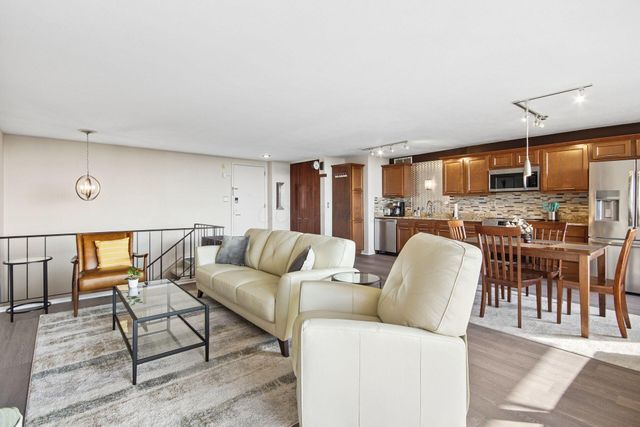 1000 Urlin Avenue, 518, Grandview Heights, OH 43212