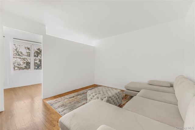 365 Bronx River Road 6C, Yonkers, NY 10704