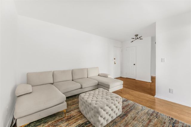 365 Bronx River Road 6C, Yonkers, NY 10704