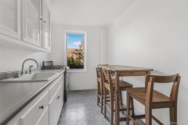 365 Bronx River Road 6C, Yonkers, NY 10704