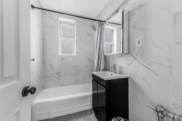365 Bronx River Road 6C, Yonkers, NY 10704