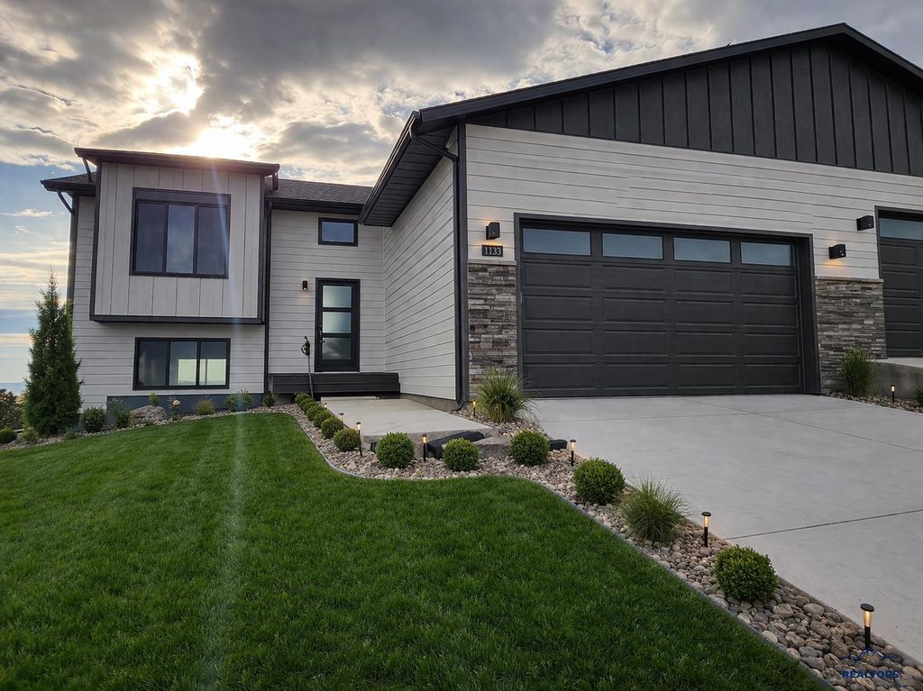 1121 PINNACLE CT, Rapid City, SD 57701