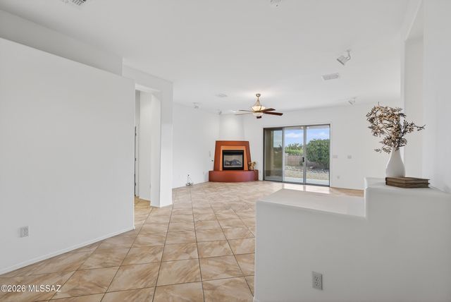 564 N Feke Court, Green Valley, AZ 85614