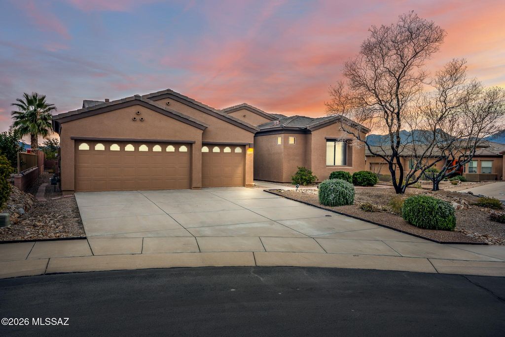 564 N Feke Court, Green Valley, AZ 85614