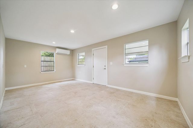 7127 Walkway Street, Houston, TX 77036
