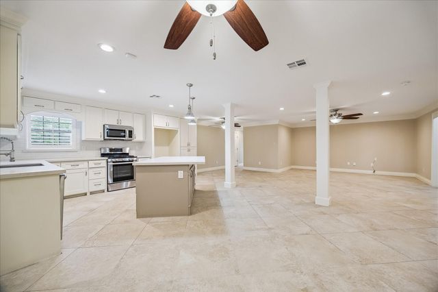 7127 Walkway Street, Houston, TX 77036