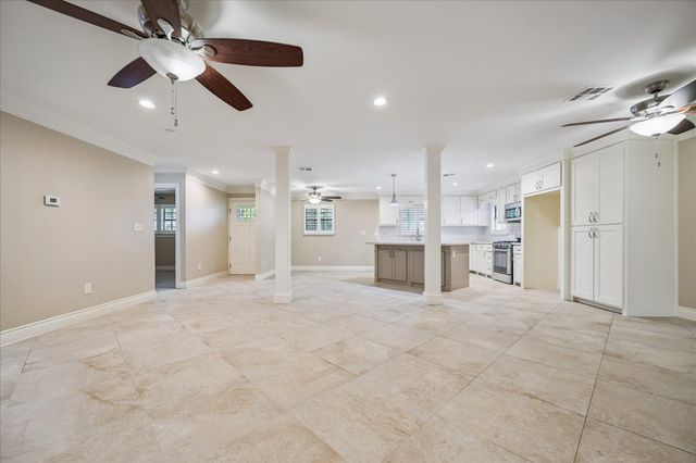 7127 Walkway Street, Houston, TX 77036