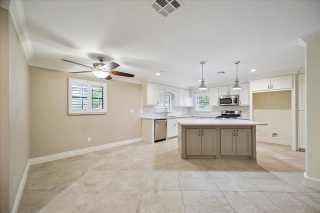7127 Walkway Street, Houston, TX 77036