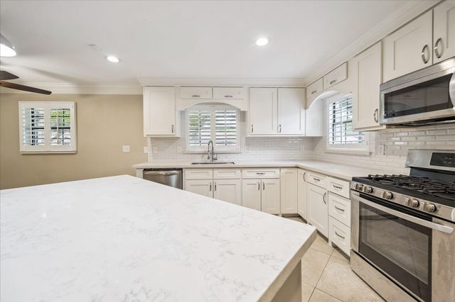 7127 Walkway Street, Houston, TX 77036