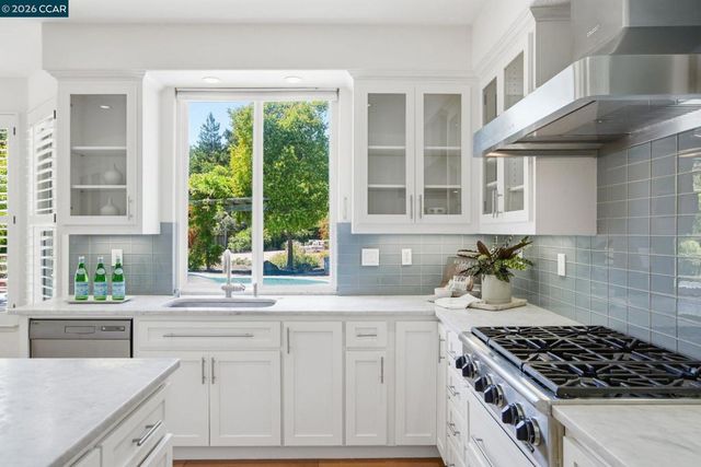 2151 Sky View Ct, Moraga, CA 94556