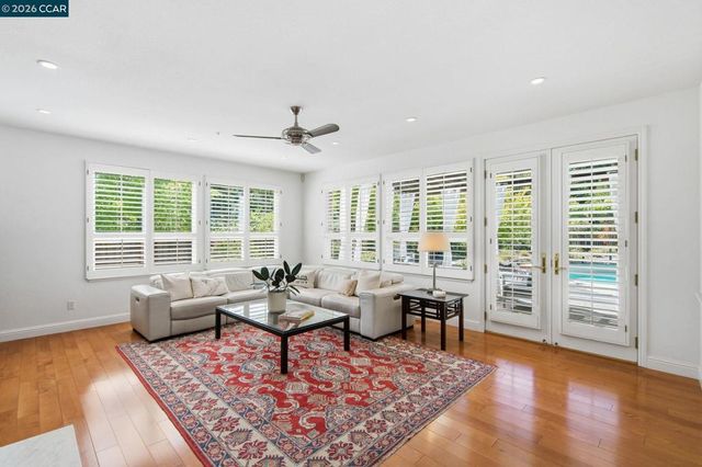 2151 Sky View Ct, Moraga, CA 94556