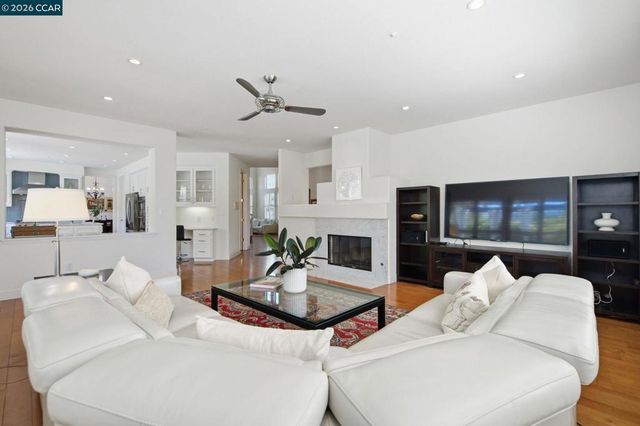 2151 Sky View Ct, Moraga, CA 94556