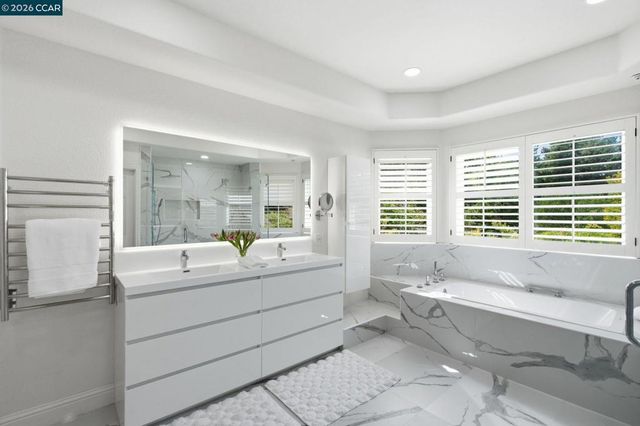 2151 Sky View Ct, Moraga, CA 94556