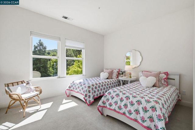 2151 Sky View Ct, Moraga, CA 94556