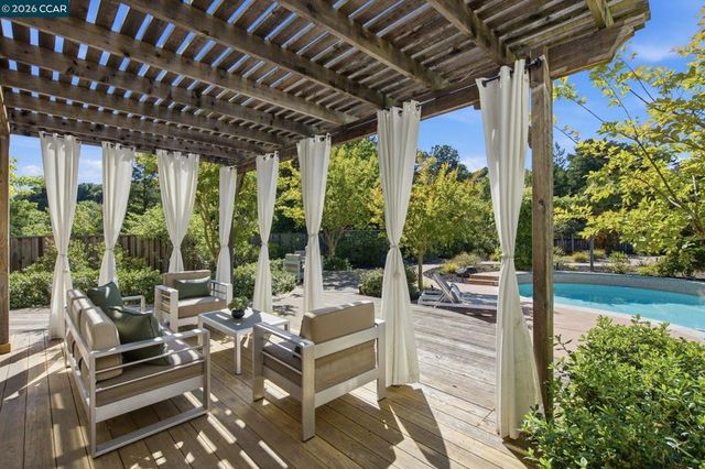 2151 Sky View Ct, Moraga, CA 94556
