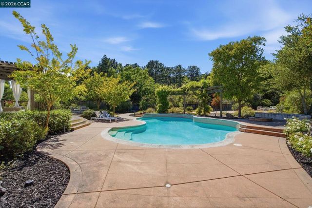 2151 Sky View Ct, Moraga, CA 94556