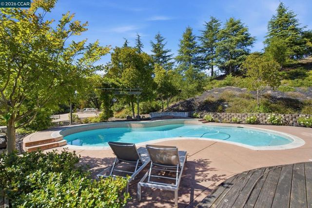 2151 Sky View Ct, Moraga, CA 94556