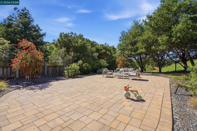 2151 Sky View Ct, Moraga, CA 94556