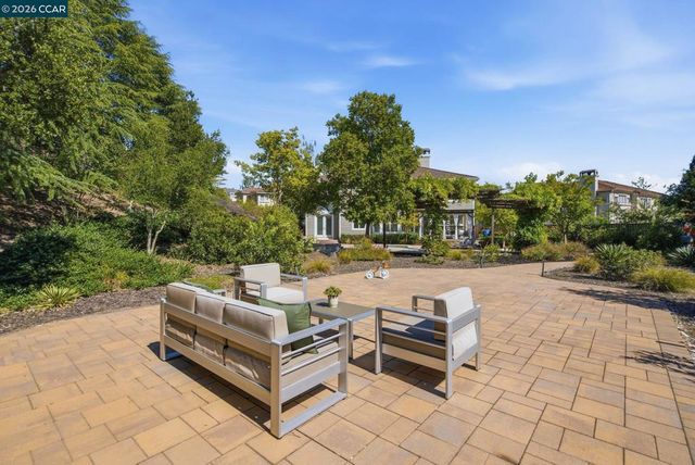 2151 Sky View Ct, Moraga, CA 94556