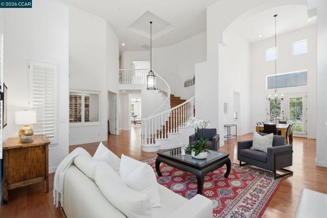 2151 Sky View Ct, Moraga, CA 94556
