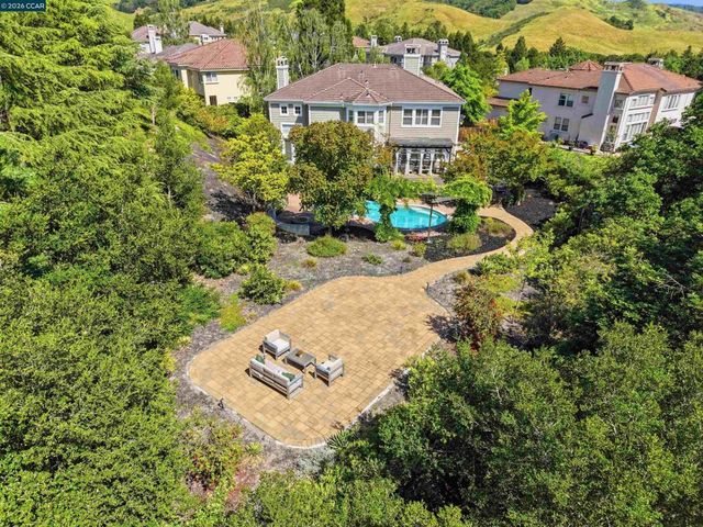 2151 Sky View Ct, Moraga, CA 94556