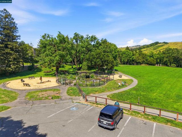 2151 Sky View Ct, Moraga, CA 94556