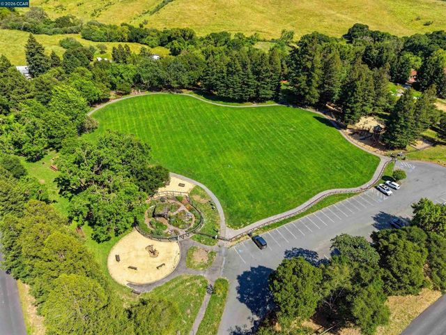 2151 Sky View Ct, Moraga, CA 94556