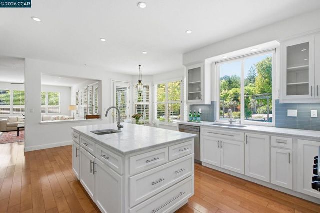 2151 Sky View Ct, Moraga, CA 94556