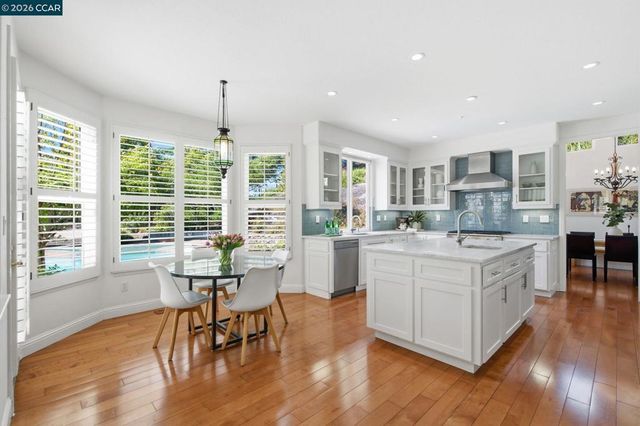 2151 Sky View Ct, Moraga, CA 94556