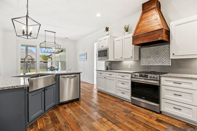 19905 Stone Hill Dr, Denham Springs, LA 70726