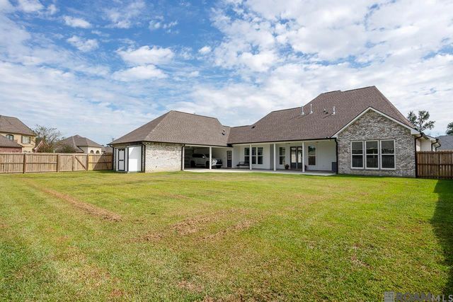 19905 Stone Hill Dr, Denham Springs, LA 70726