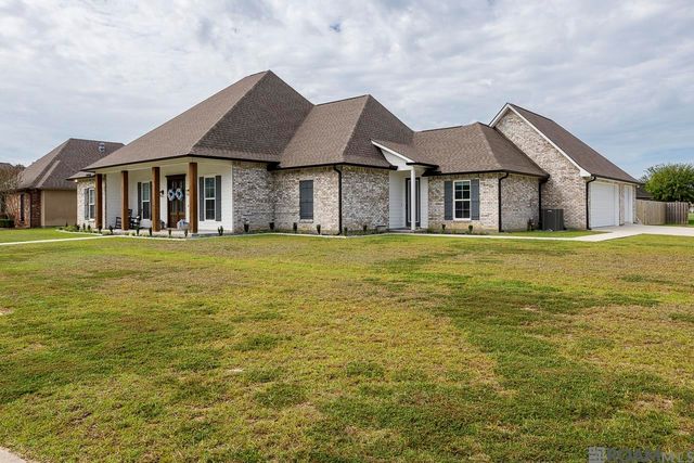 19905 Stone Hill Dr, Denham Springs, LA 70726