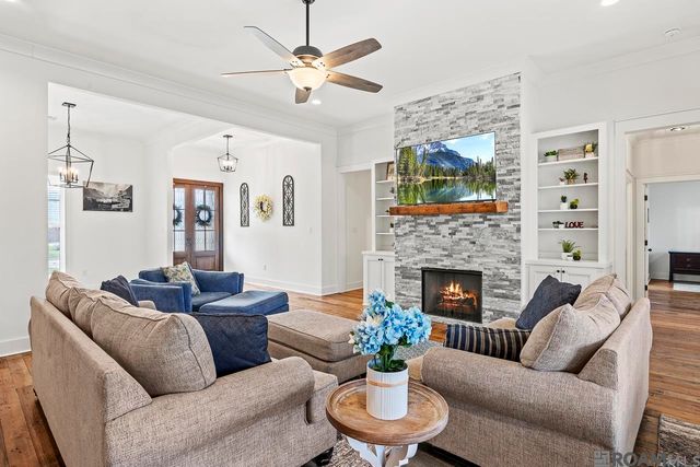 19905 Stone Hill Dr, Denham Springs, LA 70726