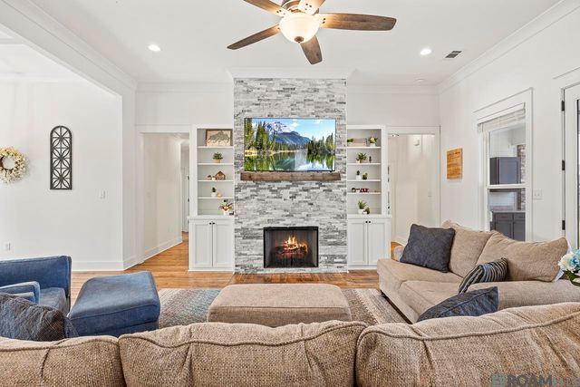 19905 Stone Hill Dr, Denham Springs, LA 70726