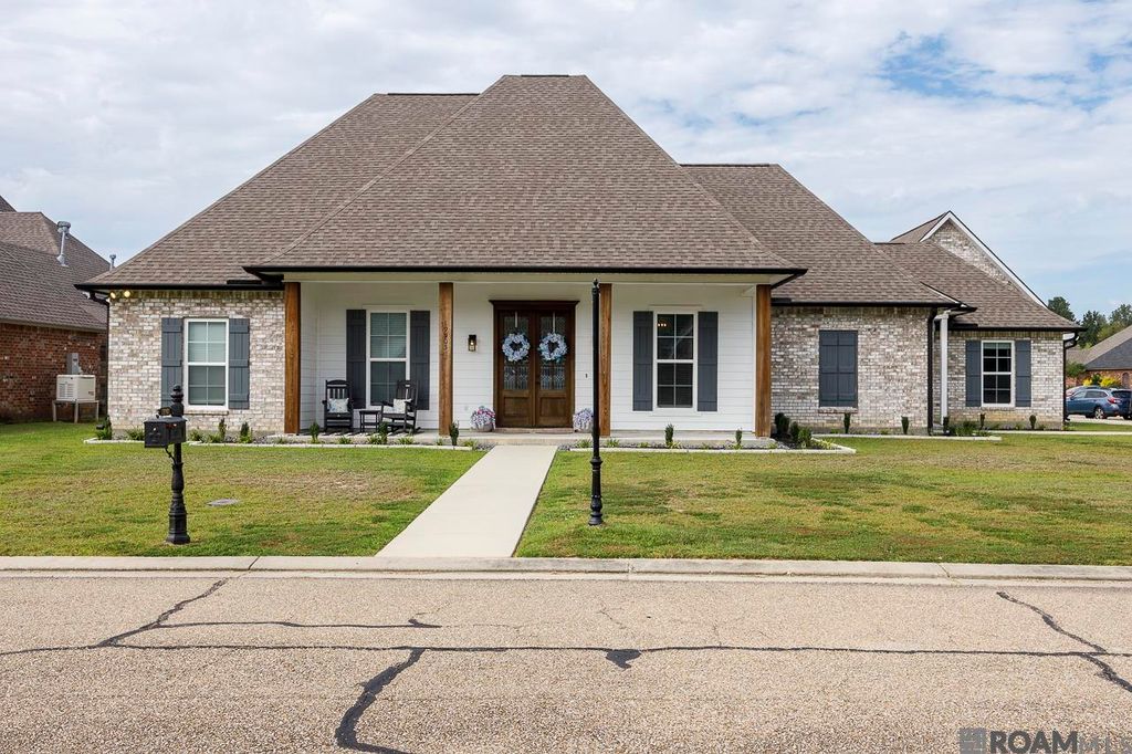 19905 Stone Hill Dr, Denham Springs, LA 70726