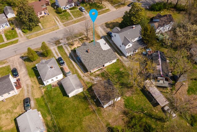 1105 W Walkup Avenue, Carbondale, IL 62901