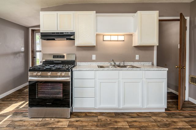 1105 W Walkup Avenue, Carbondale, IL 62901